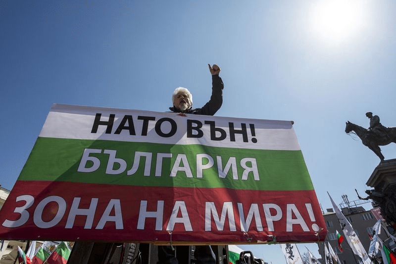 北约成员国保加利亚首都爆发大规模集会，示威者反对向乌克兰提供武器
