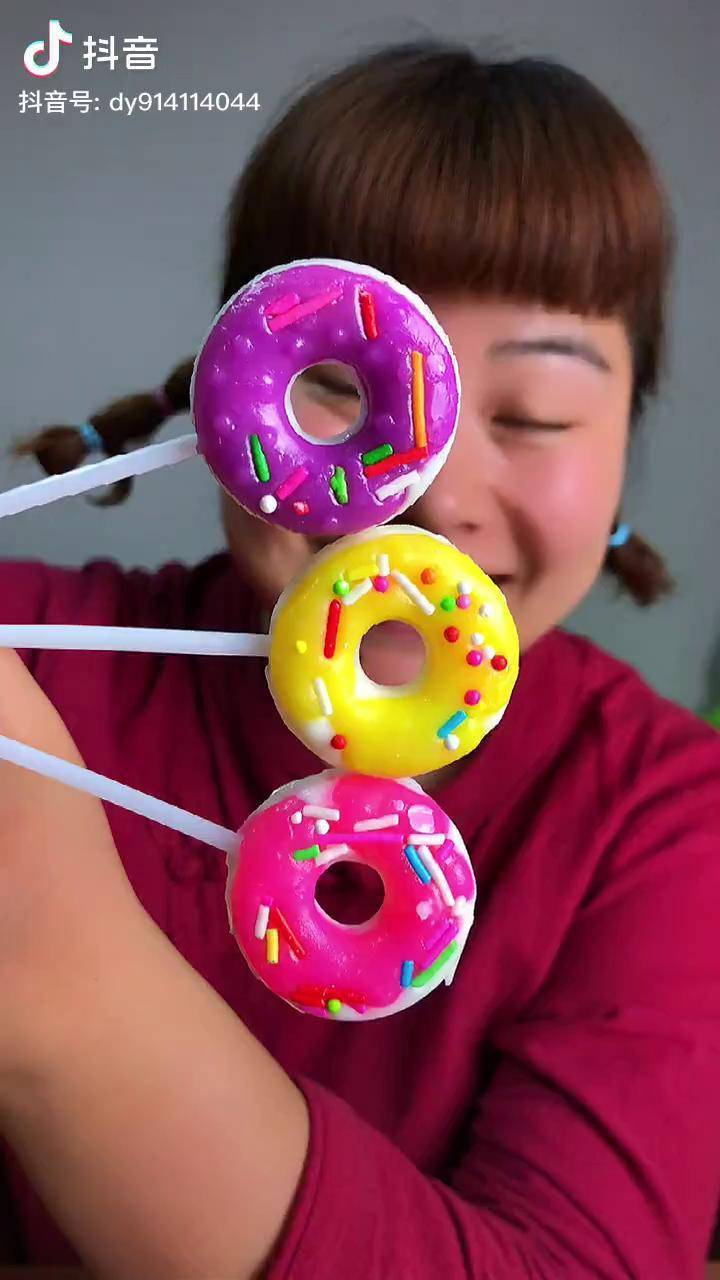 三个口味的童年记忆小零食之甜甜圈棒棒糖美食 零食 糖果 零食推荐