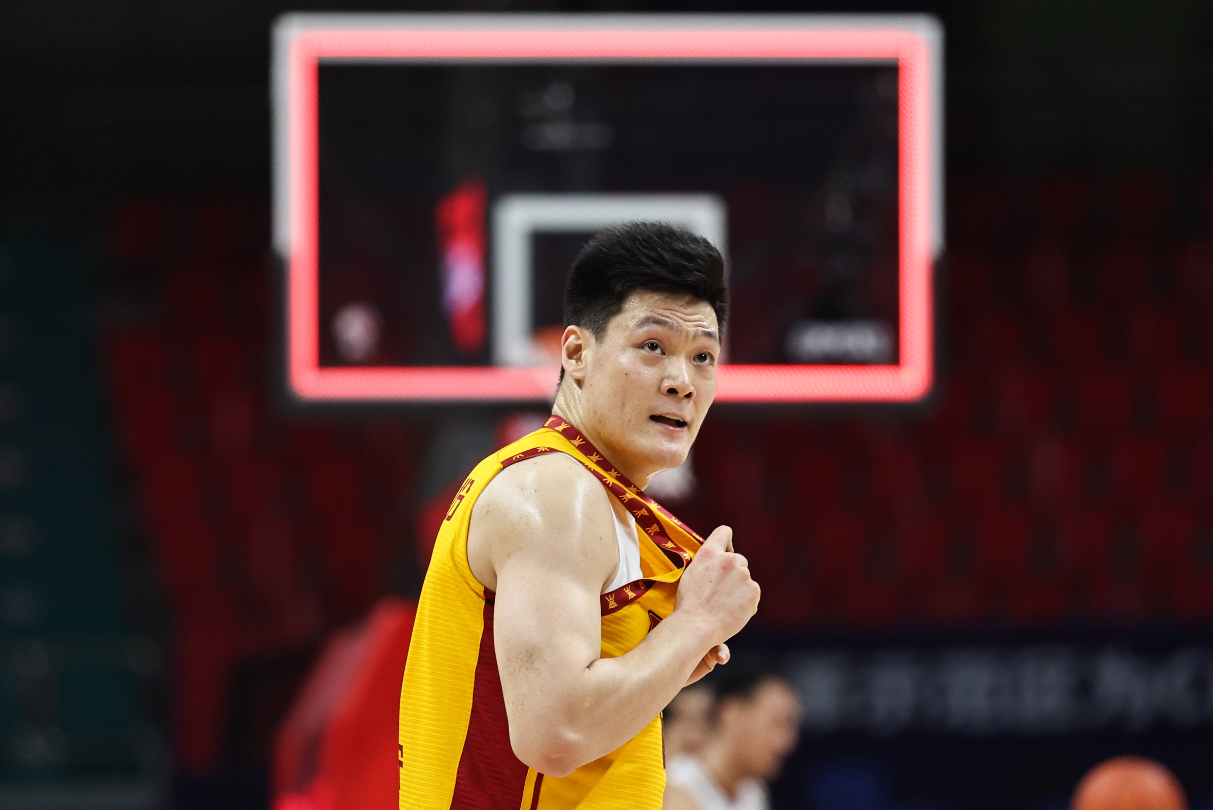 深一度|"黑红"张宁,一个流量球员的自我救赎_山西队_比赛_广厦