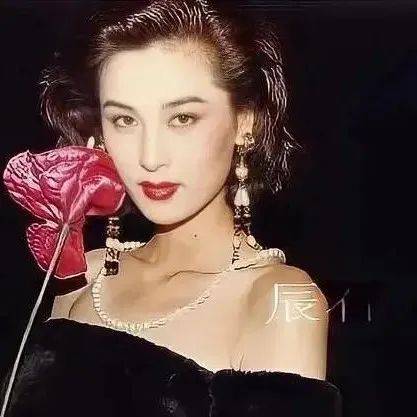31年前的她们,不露胸一样美_叶继红_中国_柏青
