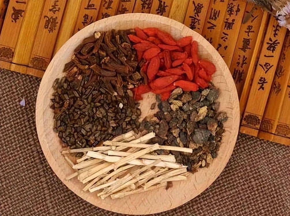 头条#5,如果情况比较严重,可以服用补肝汤,首乌丸等中药进行调理