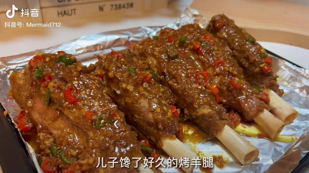 这该死的厨艺这小羊腿烤的太好吃了羊肉外焦里嫩我一口都没吃着烤羊腿