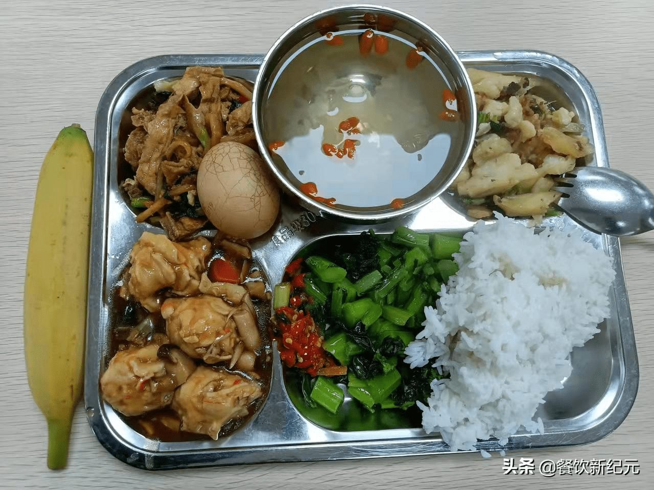90后护士晒医院伙食:牛羊肉已吃腻,蔬菜更受欢迎_张佳美_食堂_菜品