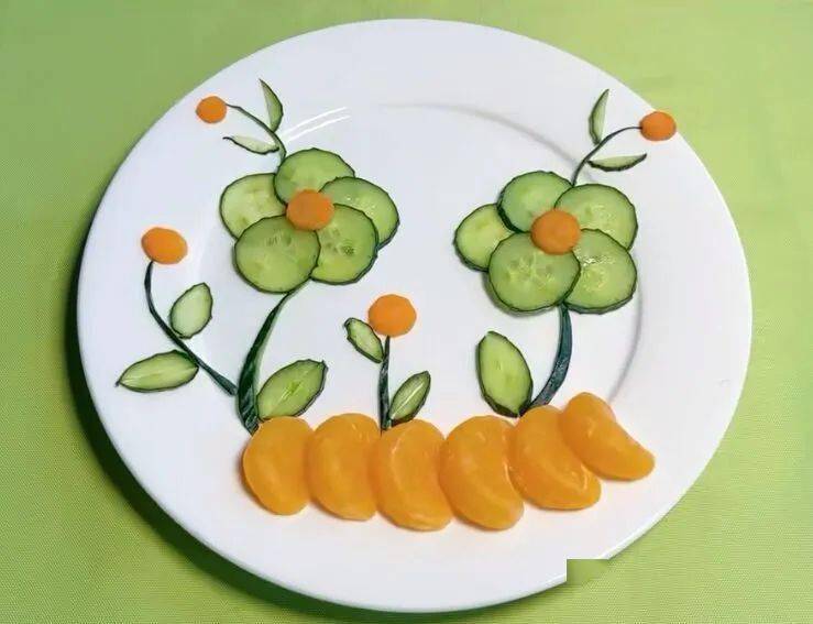 这不仅是一次简单的创意水果拼盘活动,更是对孩子们审美和想象力的