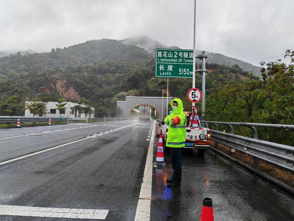 清明假期潮惠高速車流量同比下降36%,日均近6萬車次_隧道_力量_蓮花山