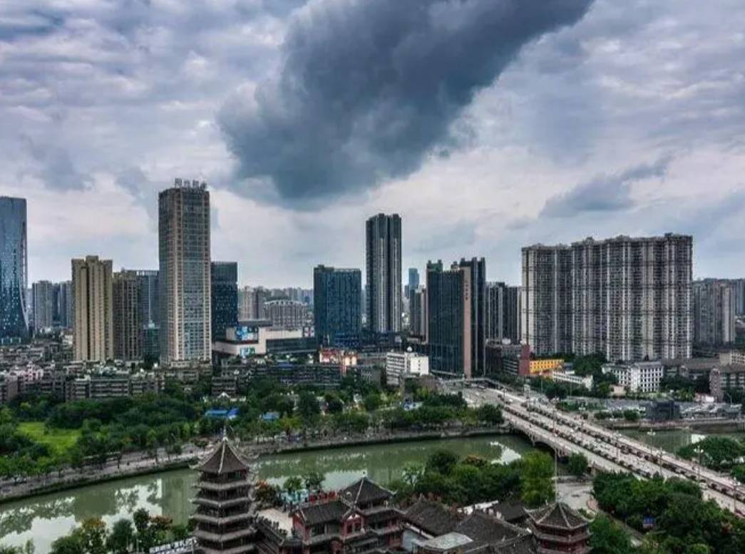 2003年成都一母亲被送去戒毒3岁女儿饿死家中两位民警被判刑