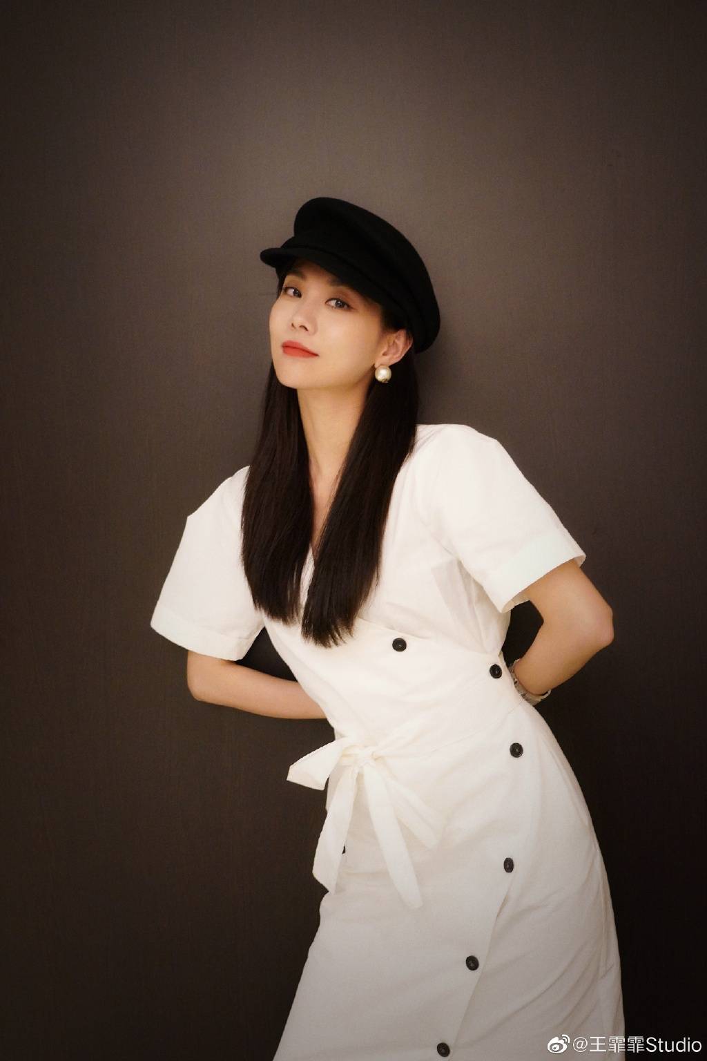 原创王霏霏紫色中毒唇slay全场穿亮片刺绣西装太霸气了姐姐我可以