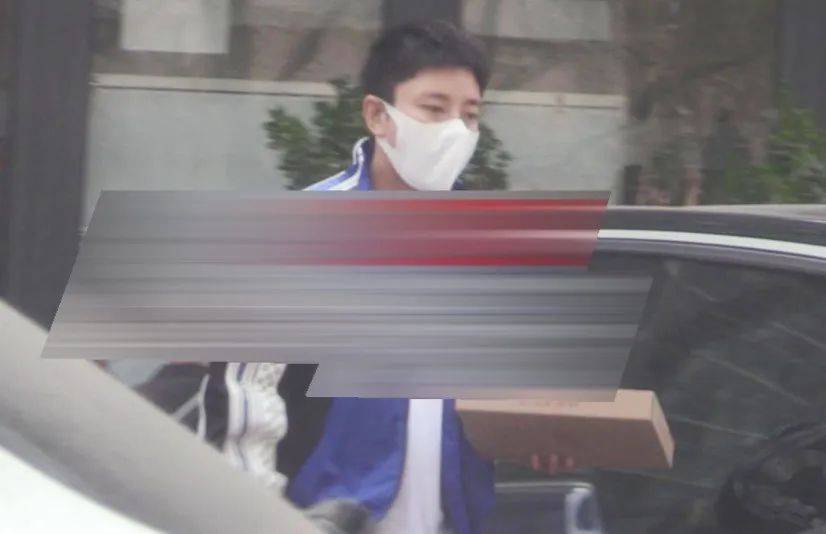 富豪圈和网红圈传出8个大瓜,网红妻子出轨丈夫堂弟,李嘉诚带女友现身!_龚俊_贾乃亮_网友