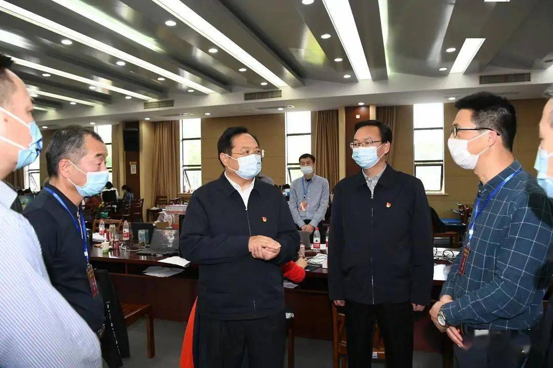 4月8日下午,嘉兴市委书记张兵赴海宁硖石街道,海昌街道暗访检查疫情