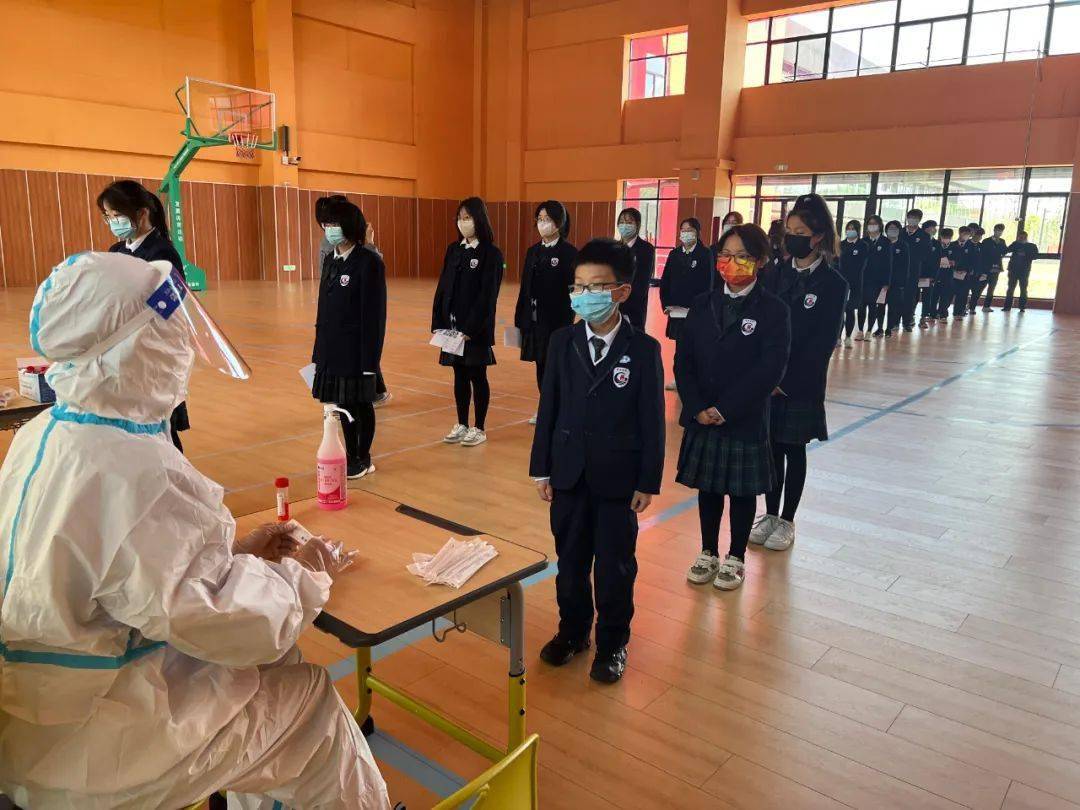 自3月初湾沚周边出现疫情后,她就和同事奔赴防疫一线.