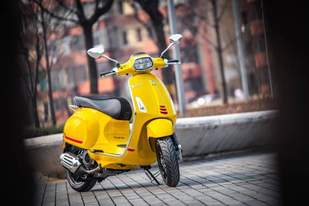 春意兴浓,活力冲刺!vespa sprint s 太阳黄_搜狐汽车_搜狐网