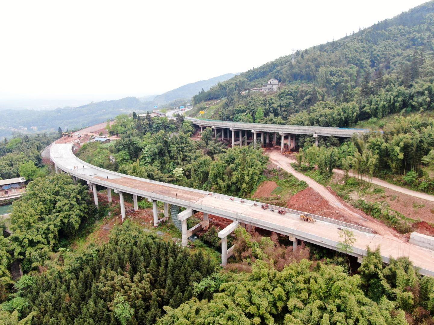 四川洪雅瓦屋山快速通道力爭今年年底具備通車條件