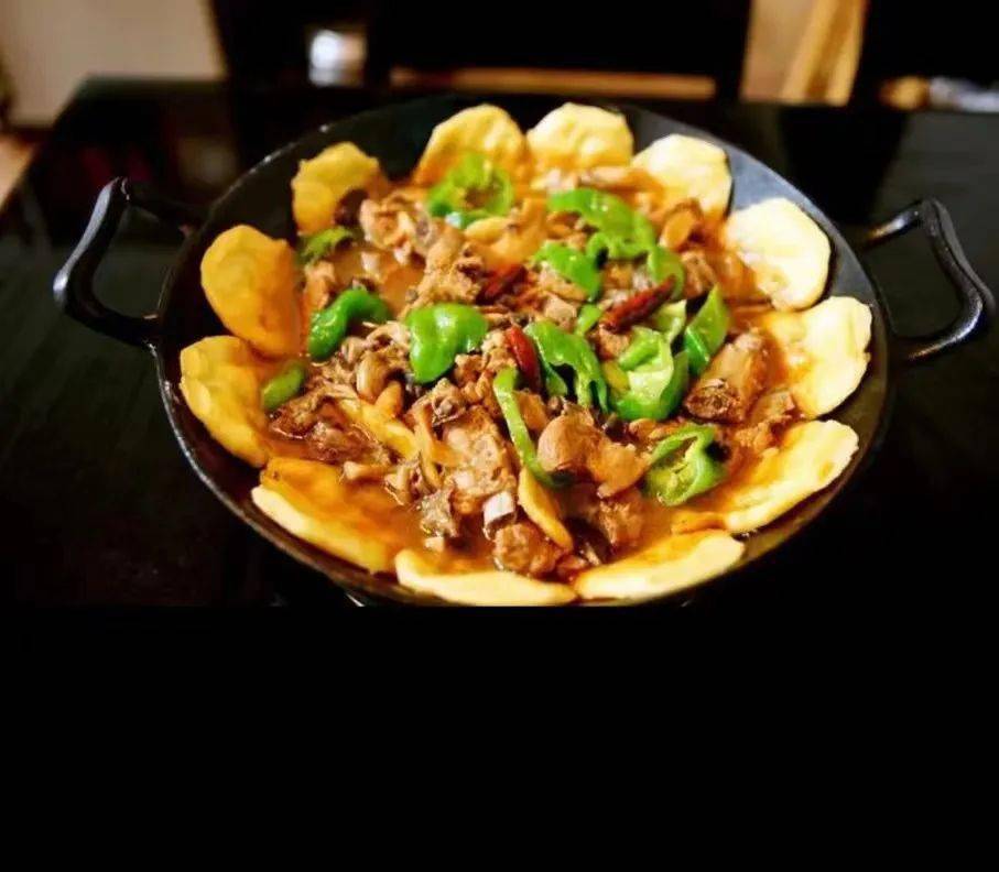 配送自提地锅鸡贴上饼子香绝了美味送上门众多配菜统统下锅和家人朋友