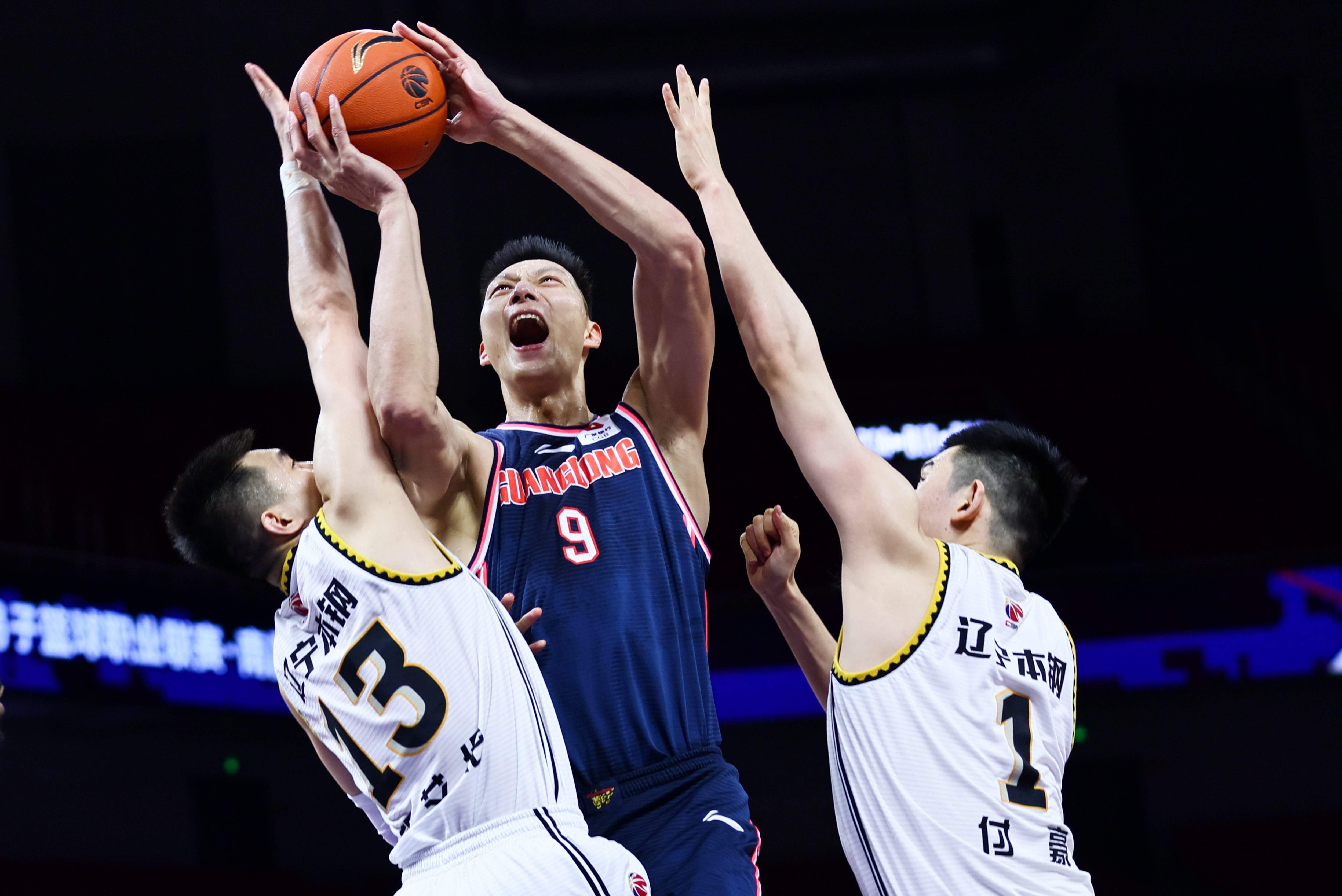 辽宁男篮拿下cba半决赛首局广东队半场24分创最差纪录