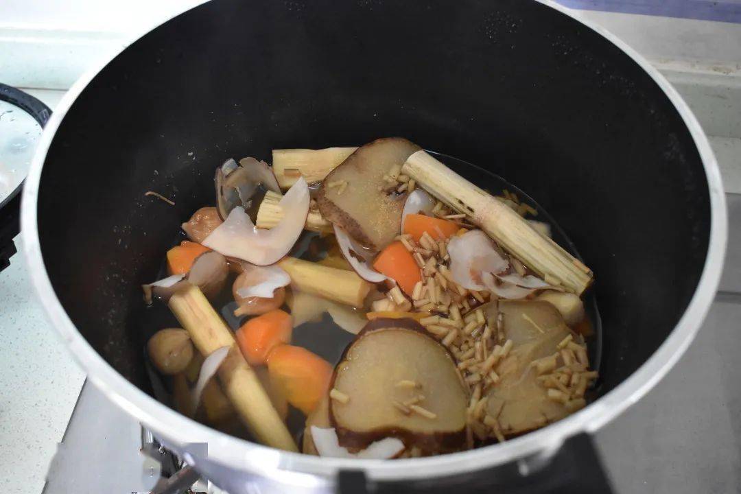 春天气候干燥,多喝这汤水,做法简单,清热润肺下火,广东人都懂