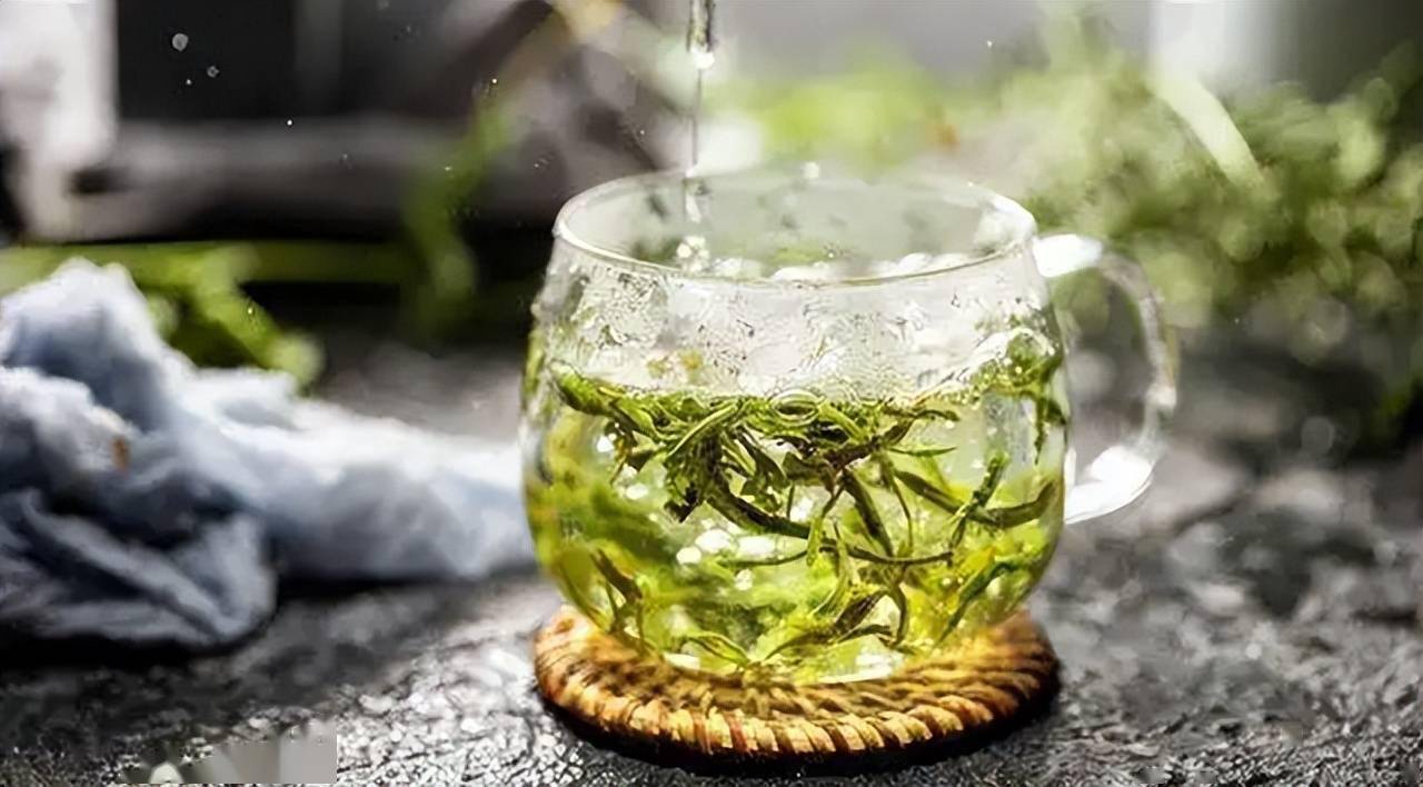 喝绿茶好还是喝红茶好哪种茶对血管有好处听听医生怎么说的