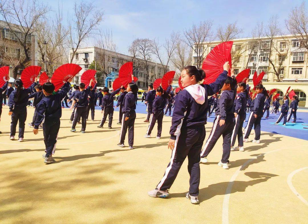 比出精氣神賽出中國魂精誠實驗小學和平街校區功夫扇比賽