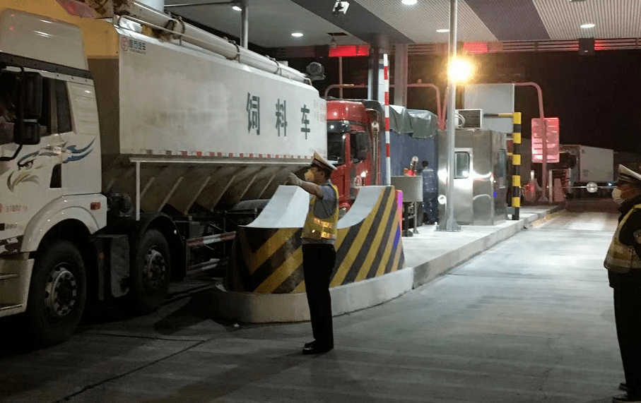 滁新高速阜南路口来了一辆车24小时待命