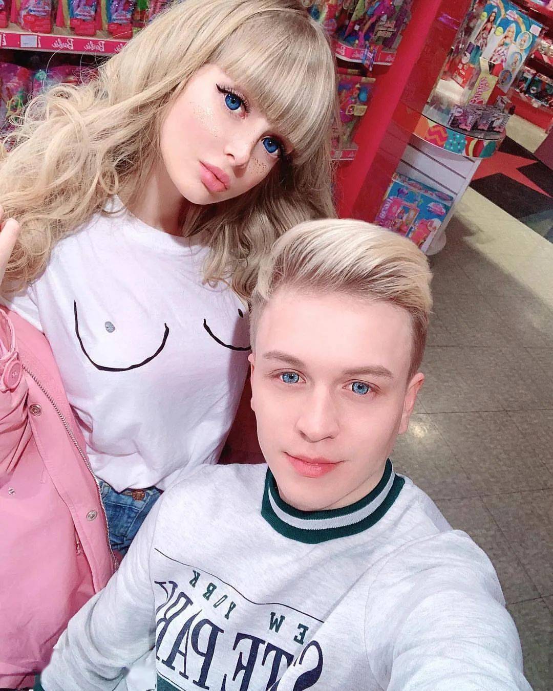 作为一个身体各方面都健全的成年人,angelica却无法掌控自己的人生.