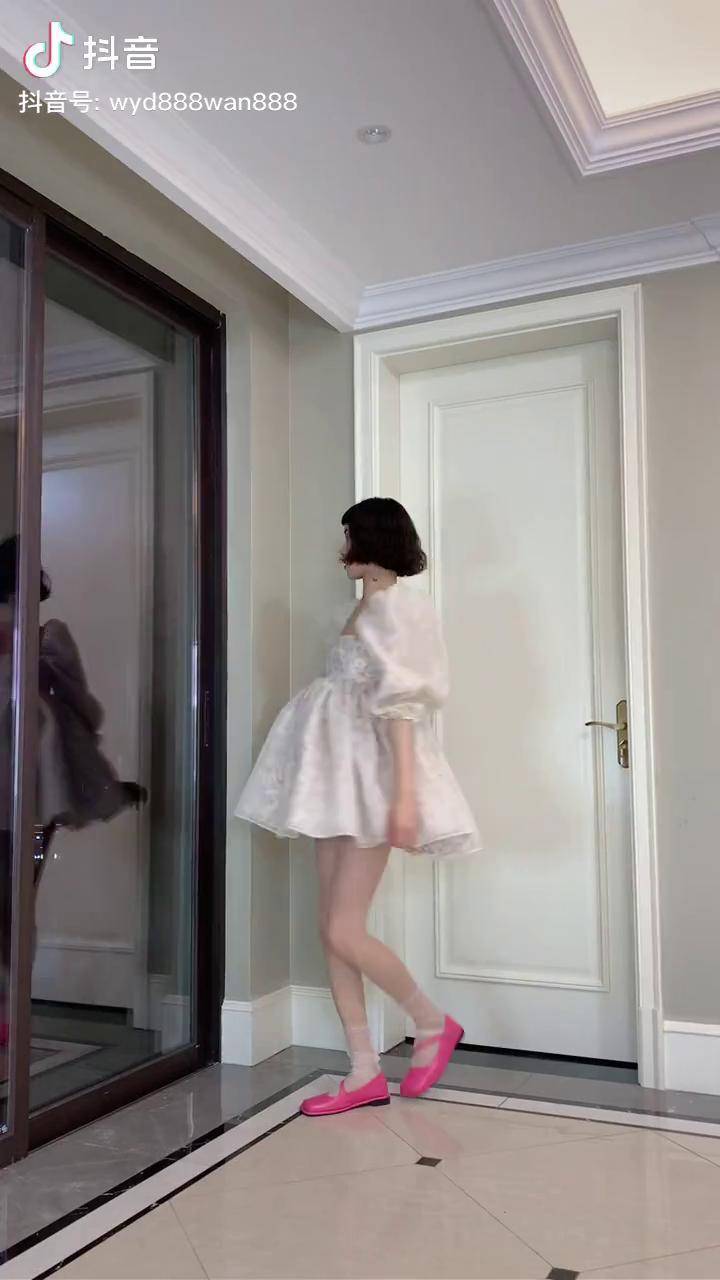 本来不想发抖音的但是这春夏光腿神器也太自然也太能遮瑕了