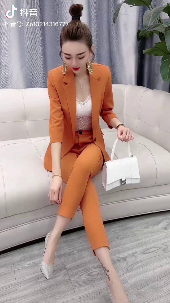 穿西装的小姐姐真的太有气质啦高级感穿搭又美又飒dou小助手
