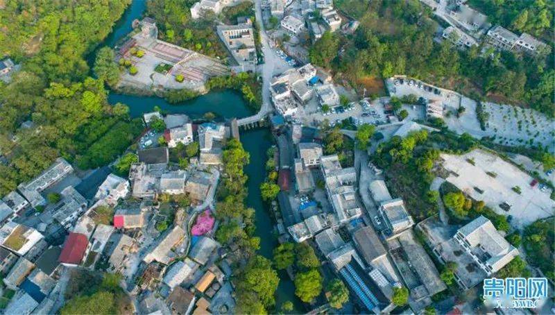 乘着竹筏,进入车田景区.