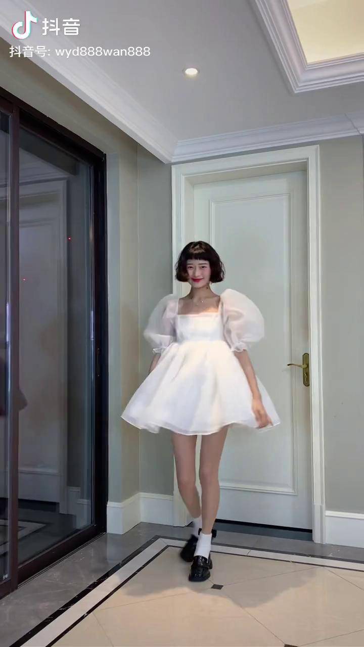 本来不想发抖音的但是这春夏光腿神器也太自然了