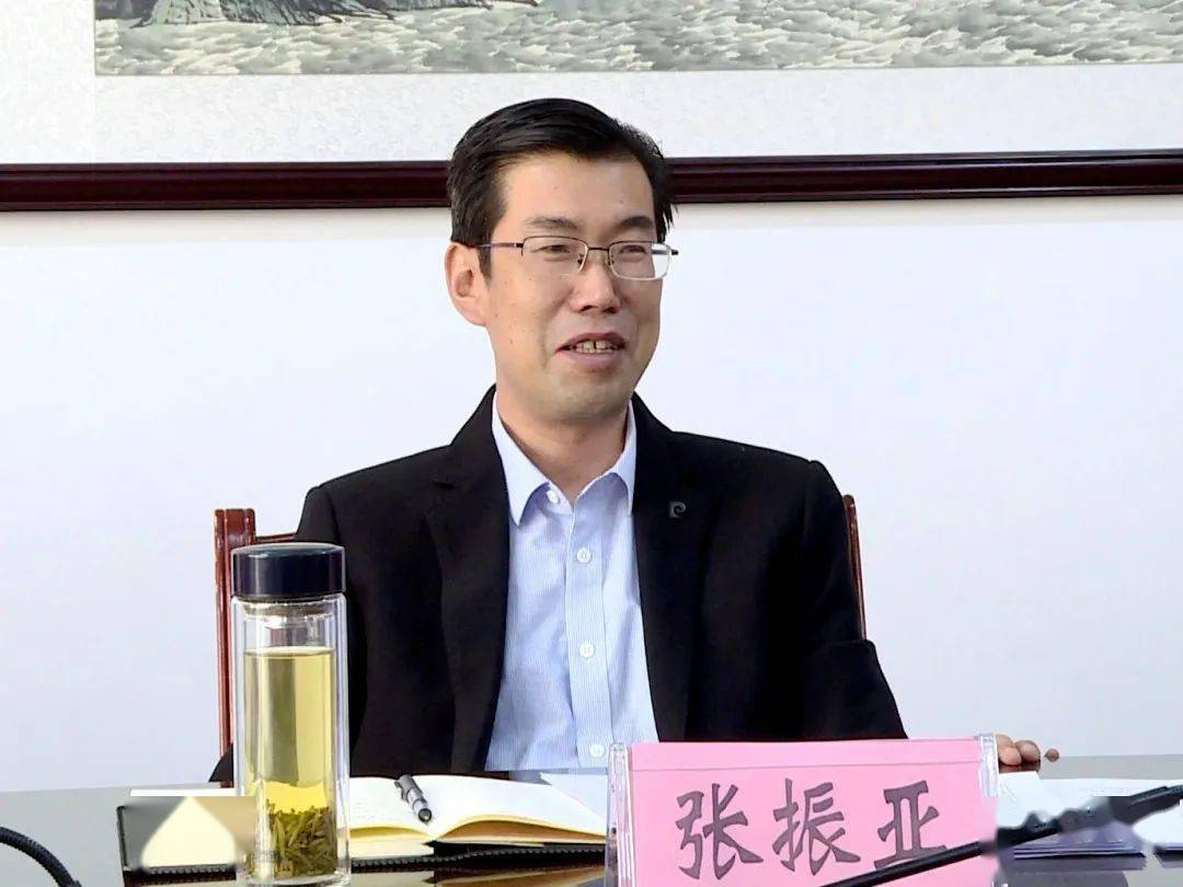 县委副书记,县长,县行政复议体制改革领导小组组长张振亚主持会议并