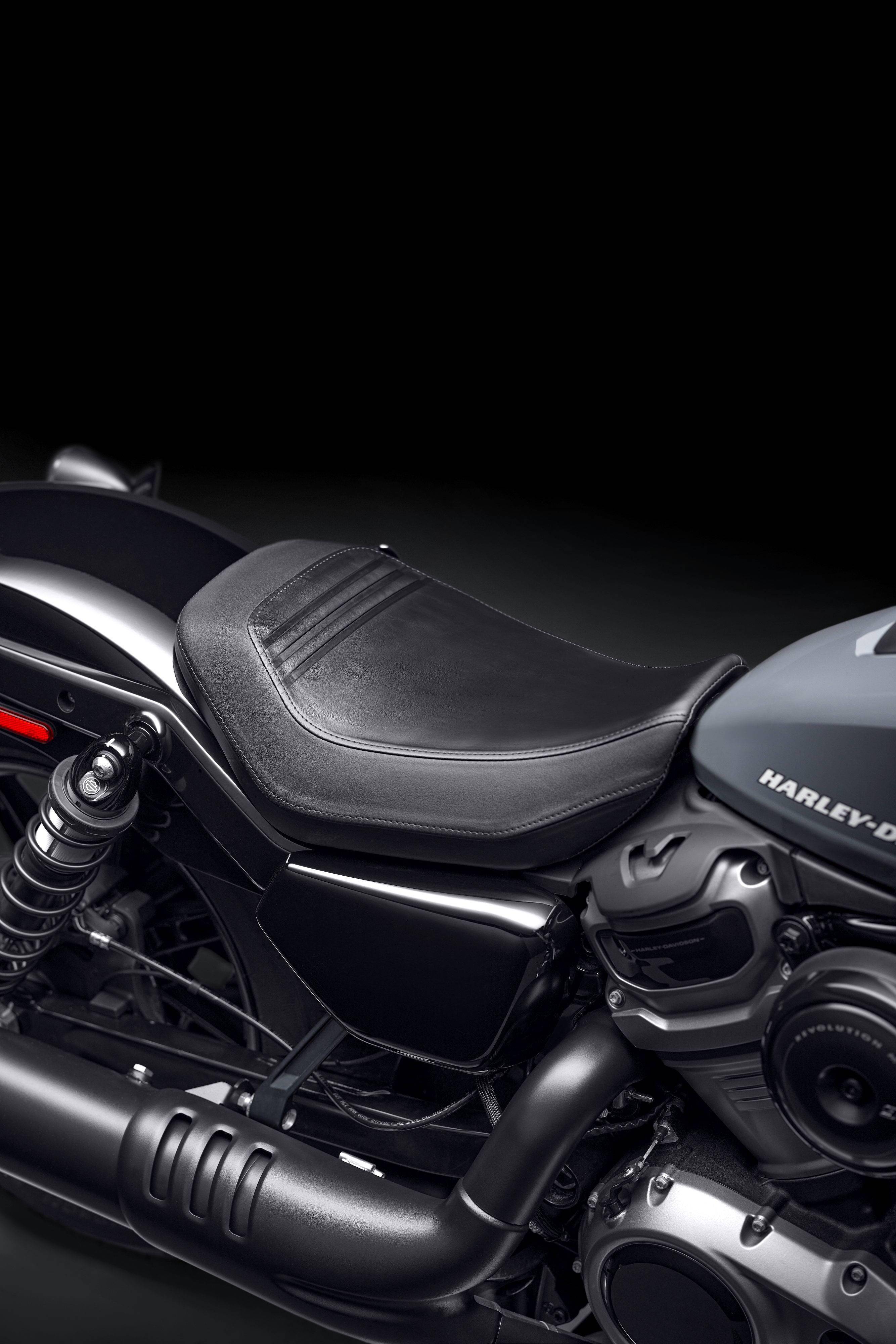哈雷戴维森发布运动系列全新车型 rh975 nightster