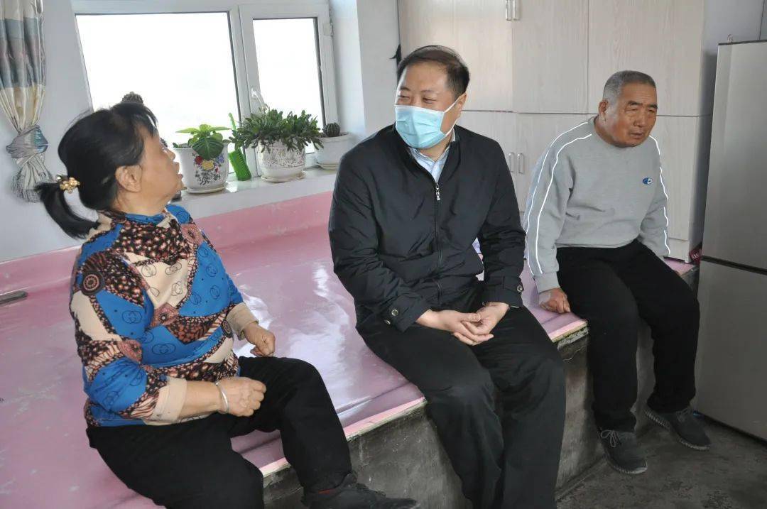 孙明瑞到鸡东县东海镇新华村走访慰问