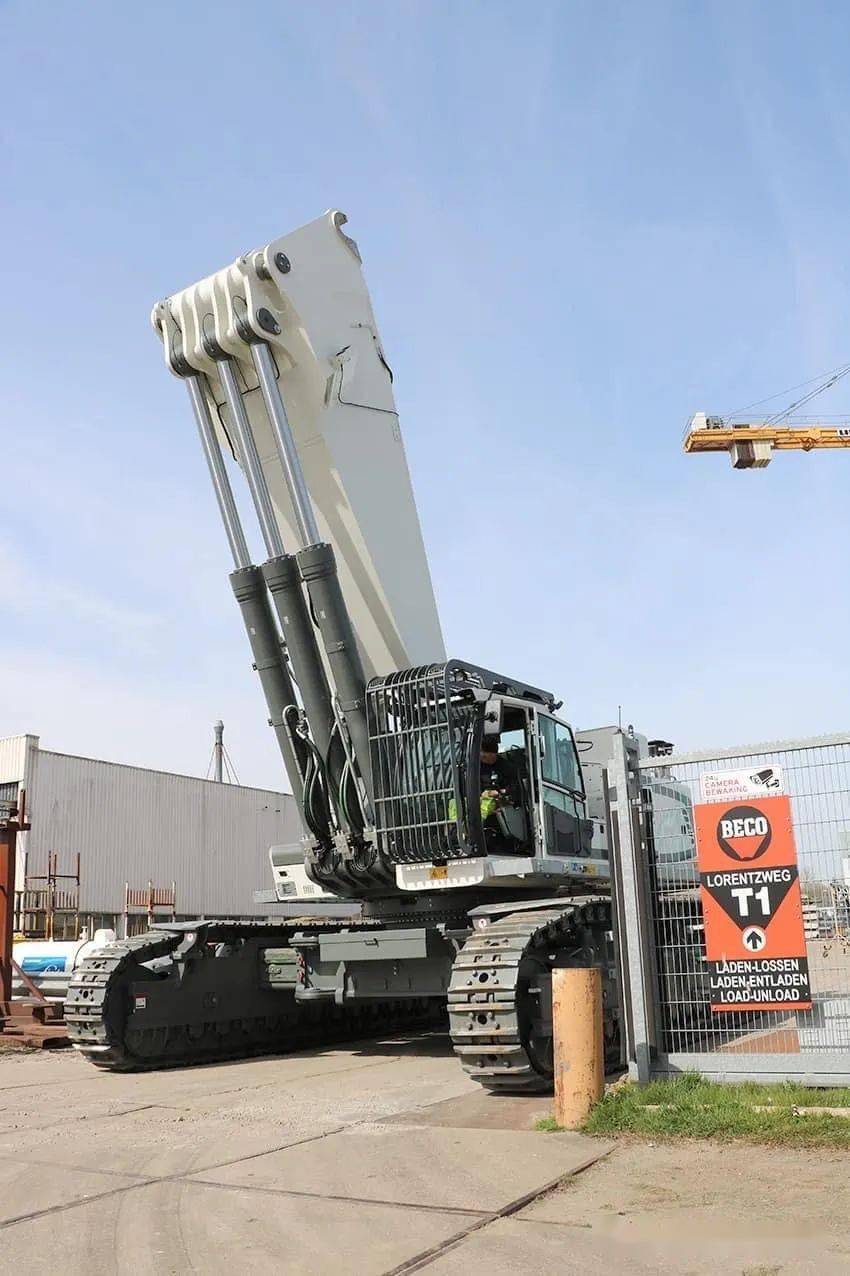 巨兽出笼利勃海尔r980变身207吨巨型拆除机