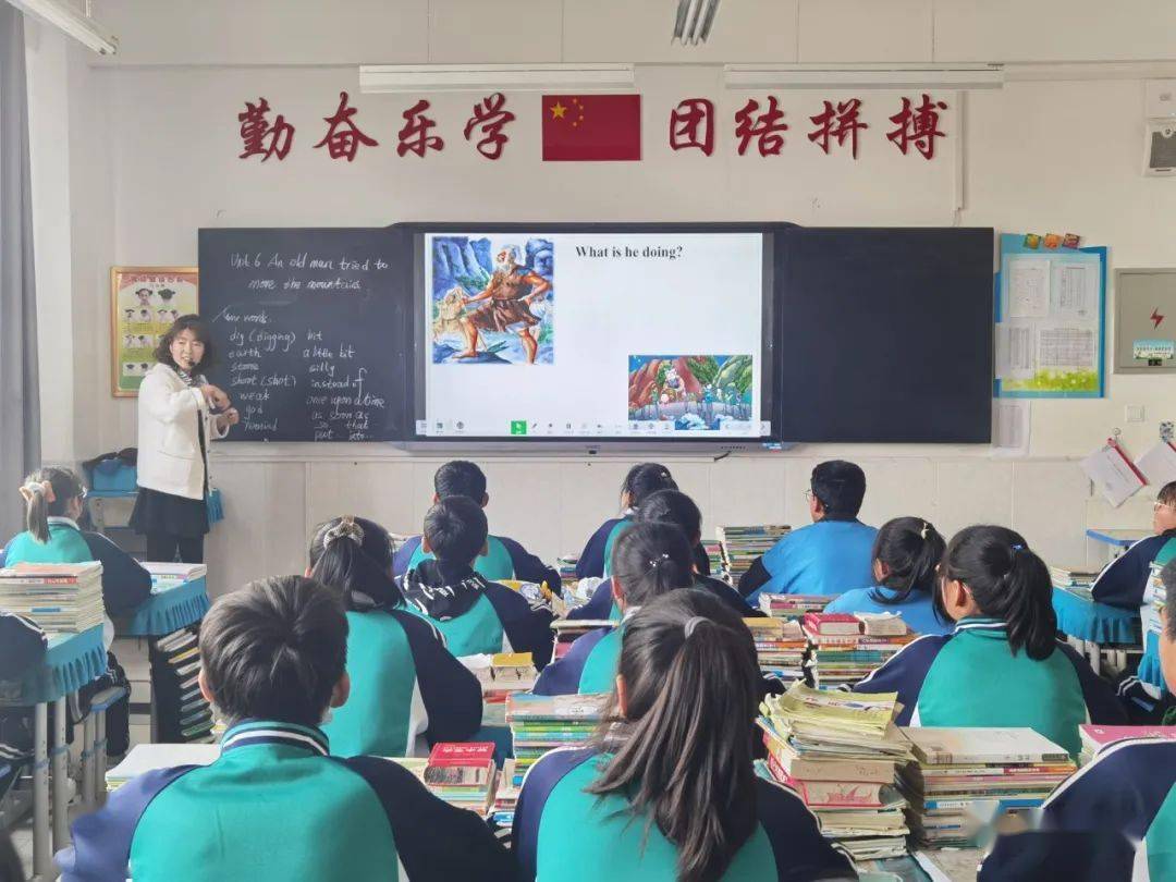 4月12日,隆德县教师发展中心教研员一行对杨河中学和杨河中心小学教育