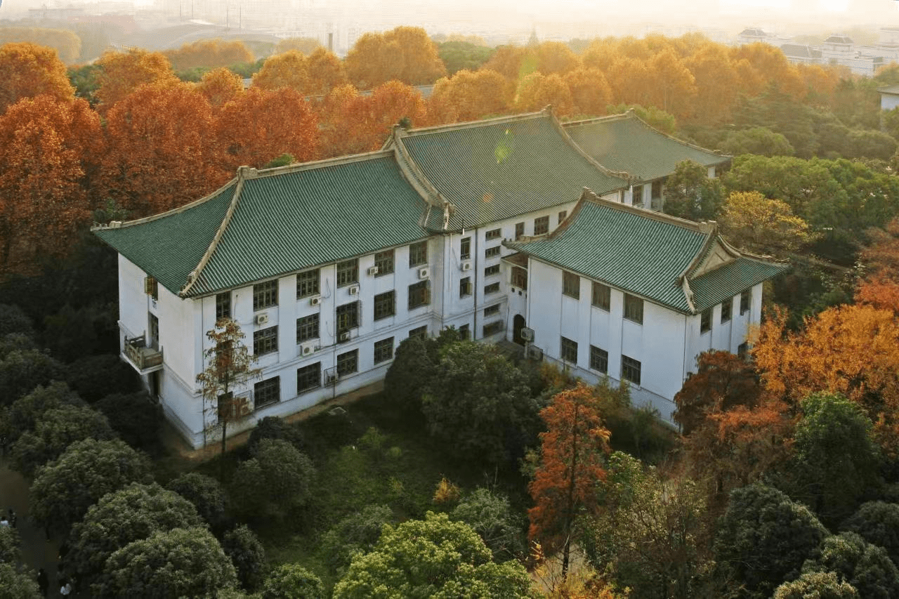 2022直击高招:名校之声网上推介会——华中师范大学