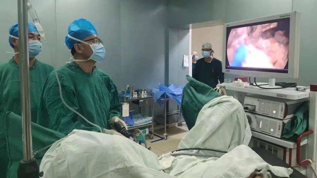 能够熟练掌握和灵活应用,尤其是在肾上腺摘除术,肾癌根治性肾切除术