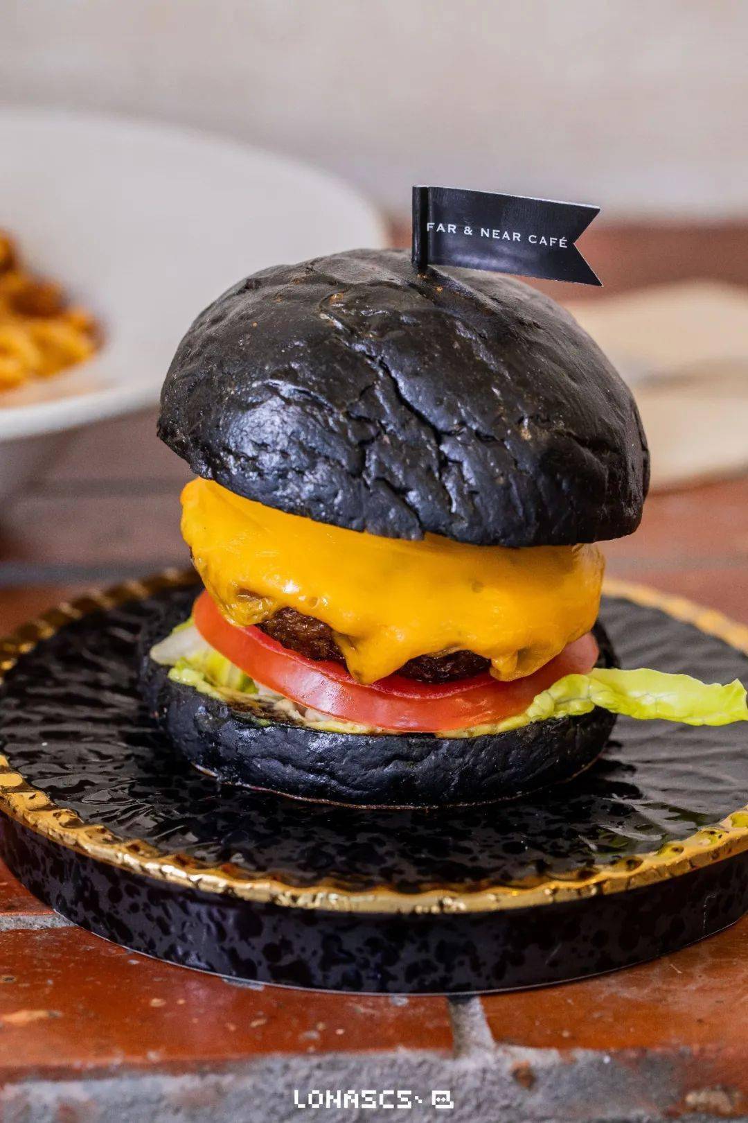 「和牛芝士汉堡」hamburger「远近咖啡」精选澳洲和牛m3肉眼来制成这