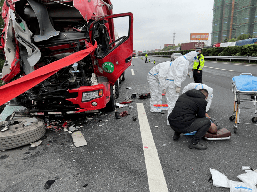 疫直在行动无锡消防全方位护航高速保供保民生