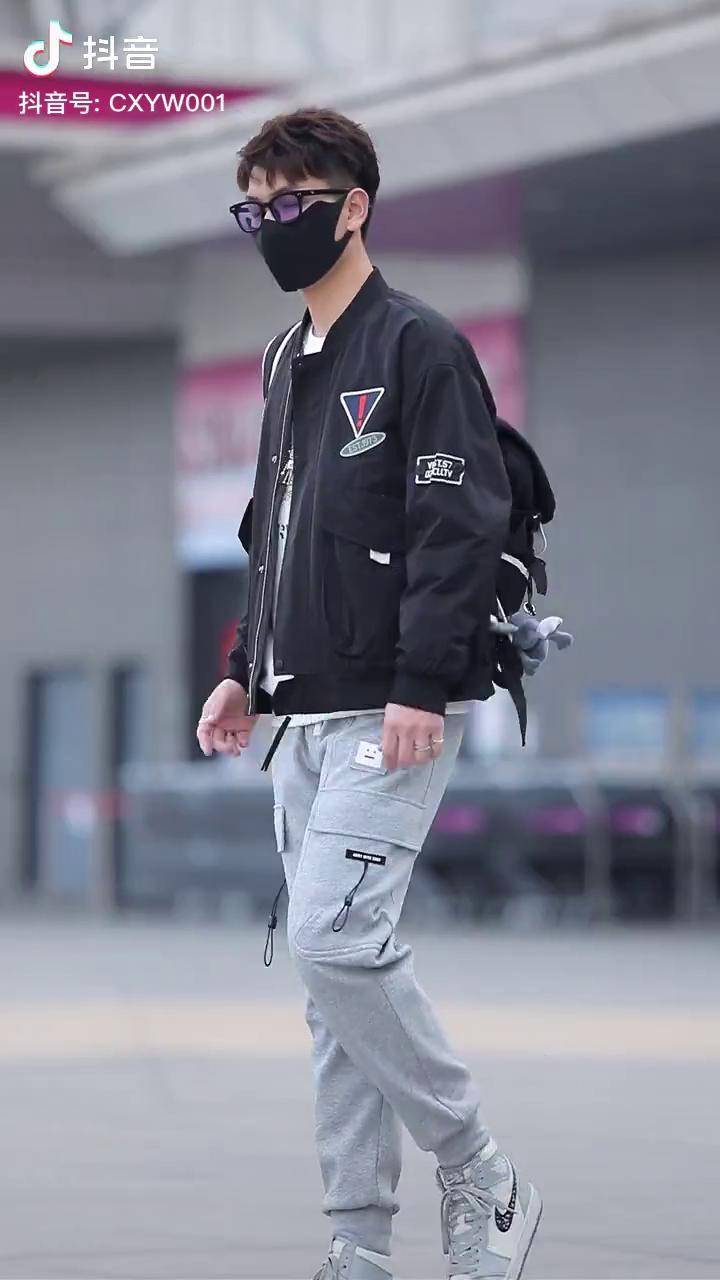 男生棒球服外套潮流穿搭时尚街拍每日穿搭穿出自己的风格穿搭街拍我要