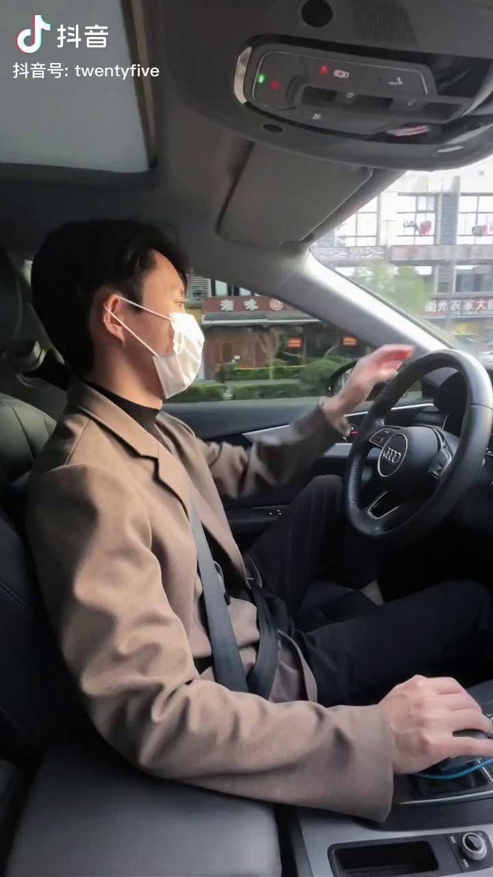 男朋友的日常穿搭女友视角轻熟穿搭听说单手开车很帅超会穿