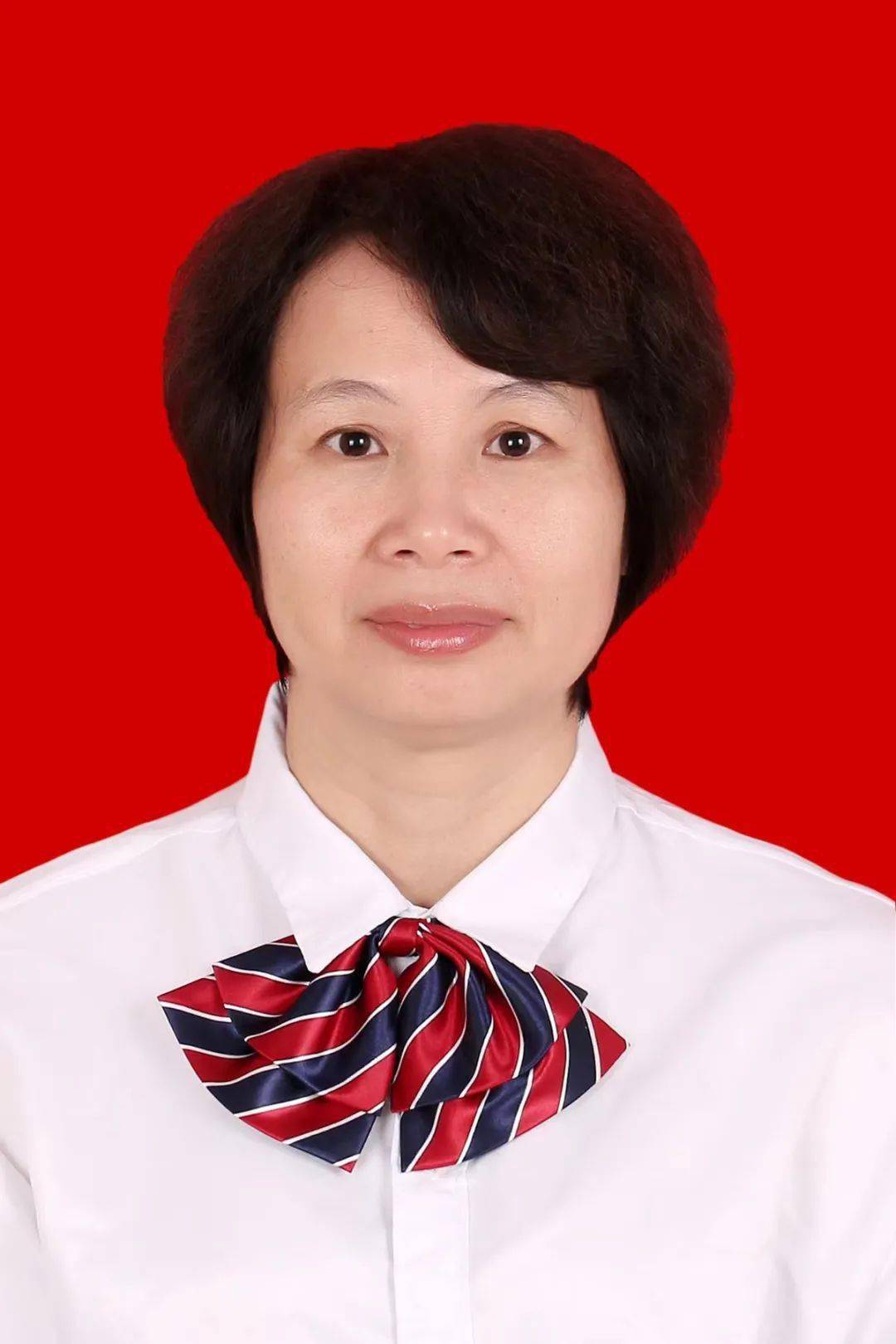 陈美娟,女,赣州市第五批中学语文学科带头人,石城中学高级教师,石城