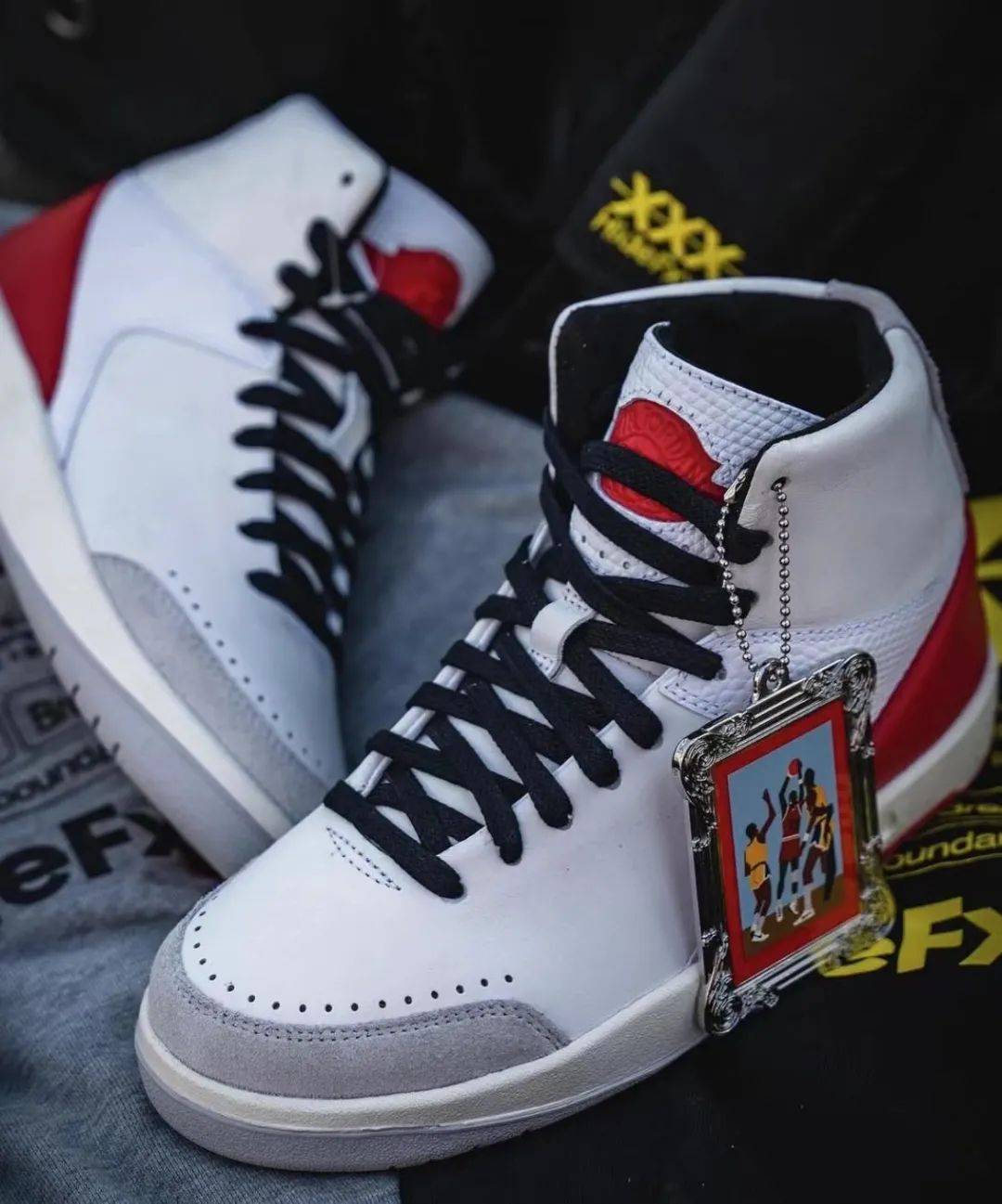 Aj2 AJ2又出艺术家新联名了!白红、白绿双配色公布_Air_Nina_Jordan