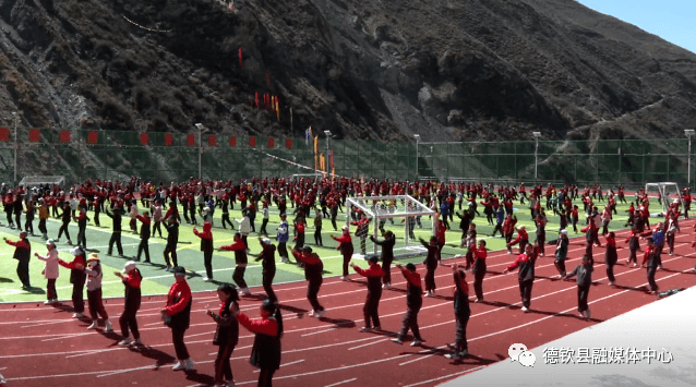 德钦县第一小学:让民族团结在校园生根,开花,结果(视频)_进步_史农