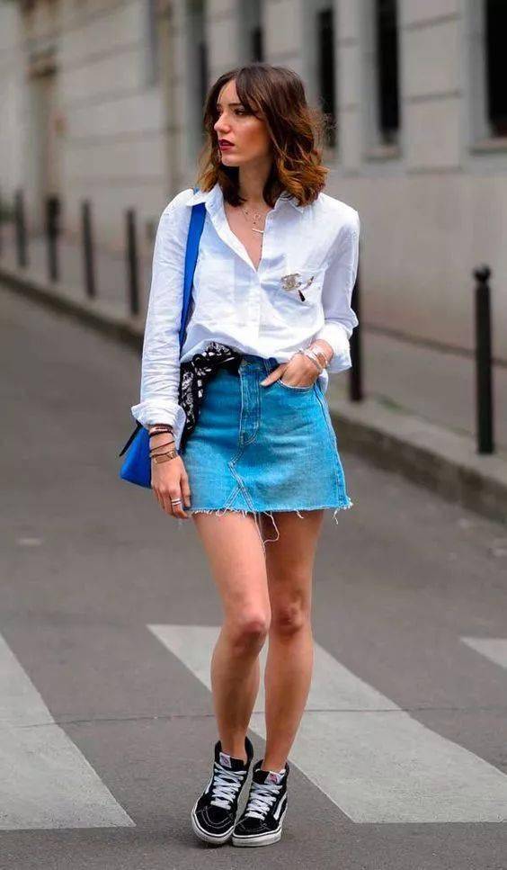 裙子 运动鞋,春夏时髦精标准搭配~_小白_印花_衬衫