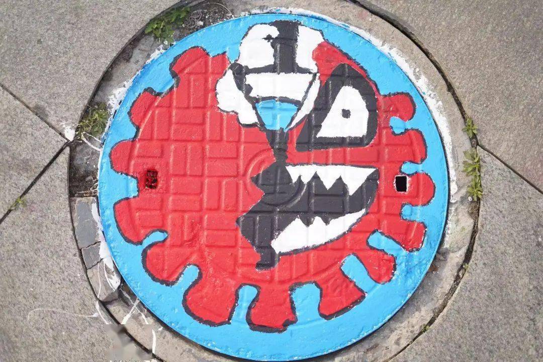 赞大学生墙绘协会给井盖化妆啦