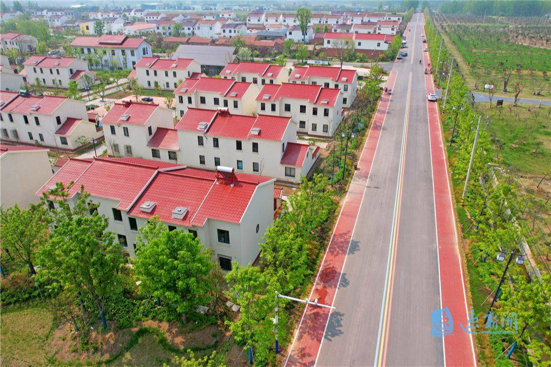 4月19日,车辆在宿迁市宿城区蔡集镇145乡道上行驶.