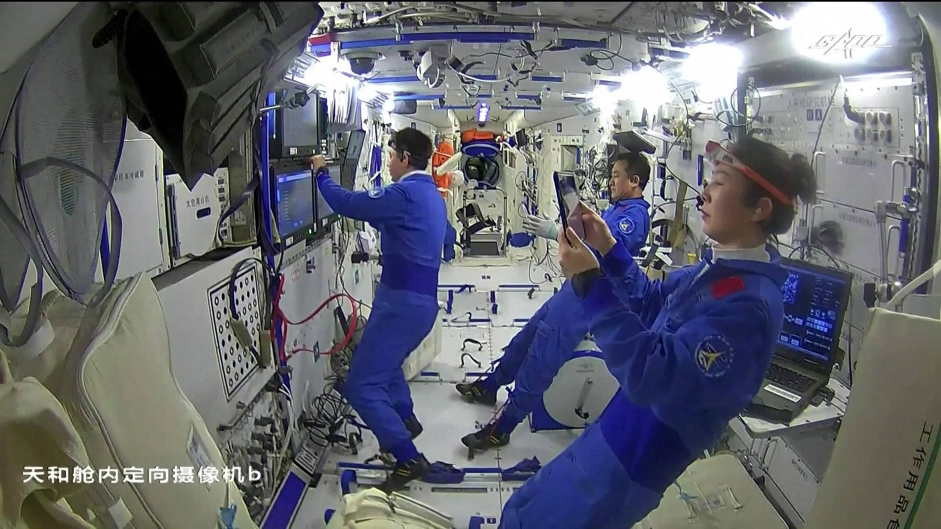 太空出差三人组在空间站做了哪些事