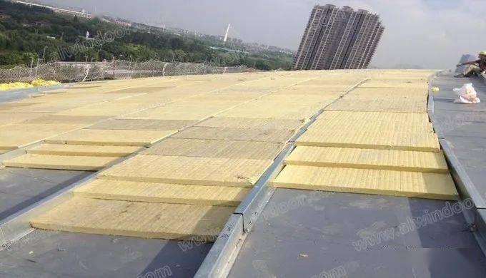 顶重要直立锁边金属屋面常见问题解决方法