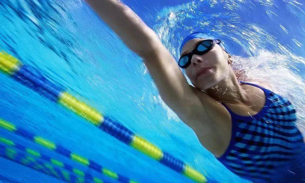 自由泳手臂应该这样发力