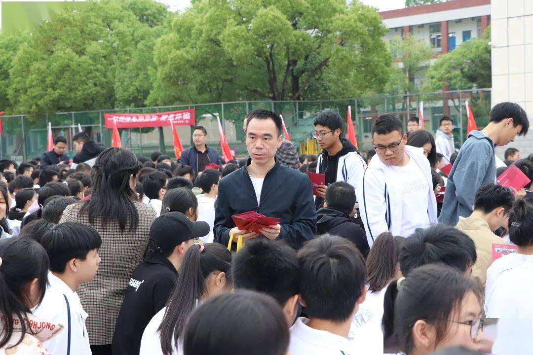 铭记成长历程,奋战青春梦想——兴国平川中学举行2022届高三学生成人