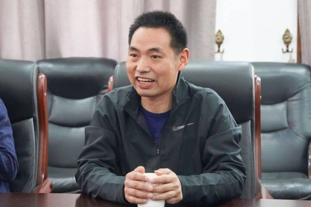 浏阳三中举行张观成老师光荣退休欢送会