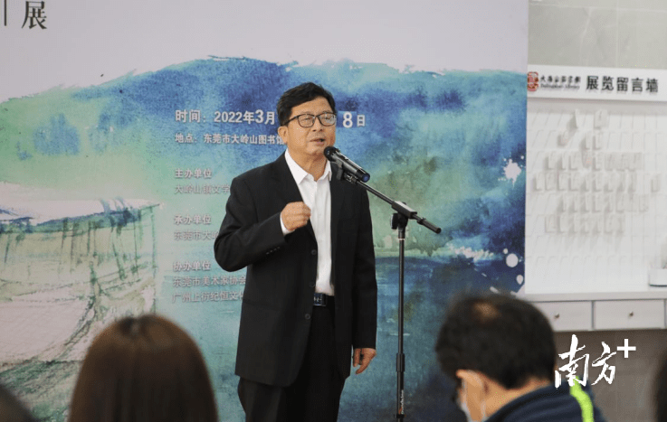 袁春生美术作品展在大岭山图书馆开幕